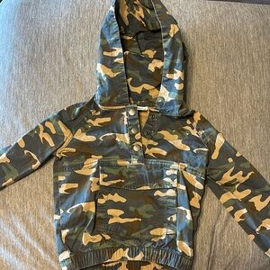 Camo pullover never worn